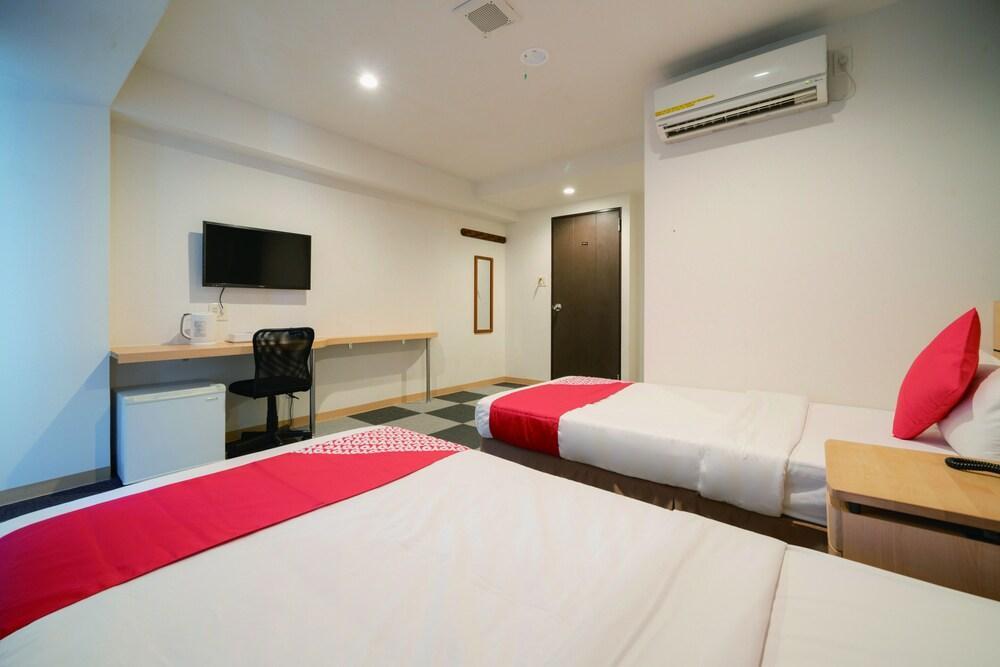 Victoria Hotel Naha Bagian luar foto