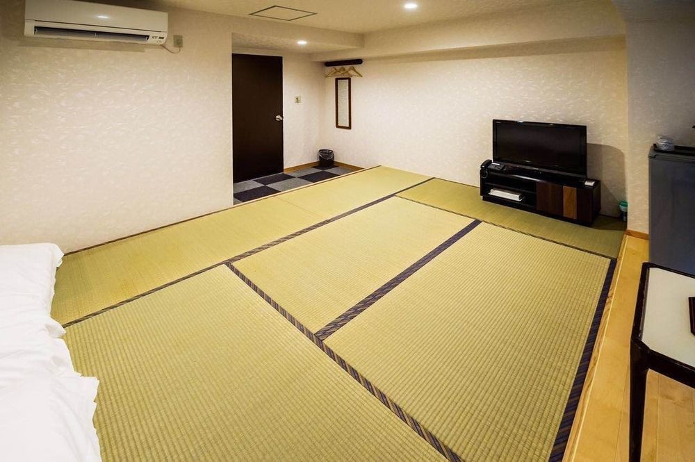 Victoria Hotel Naha Bagian luar foto